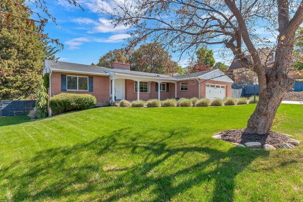 Photo of 1155 E LAKEVIEW DR, Bountiful, UT 84010 (MLS # 2157816)