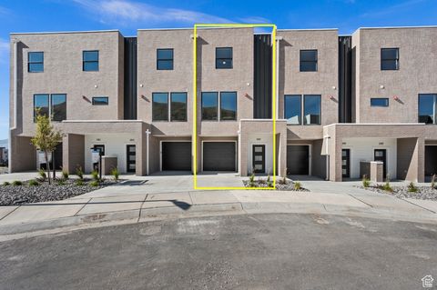 Photo of 287 E ENDURANCE CIR, Draper, UT 84020 (MLS # 2117007)