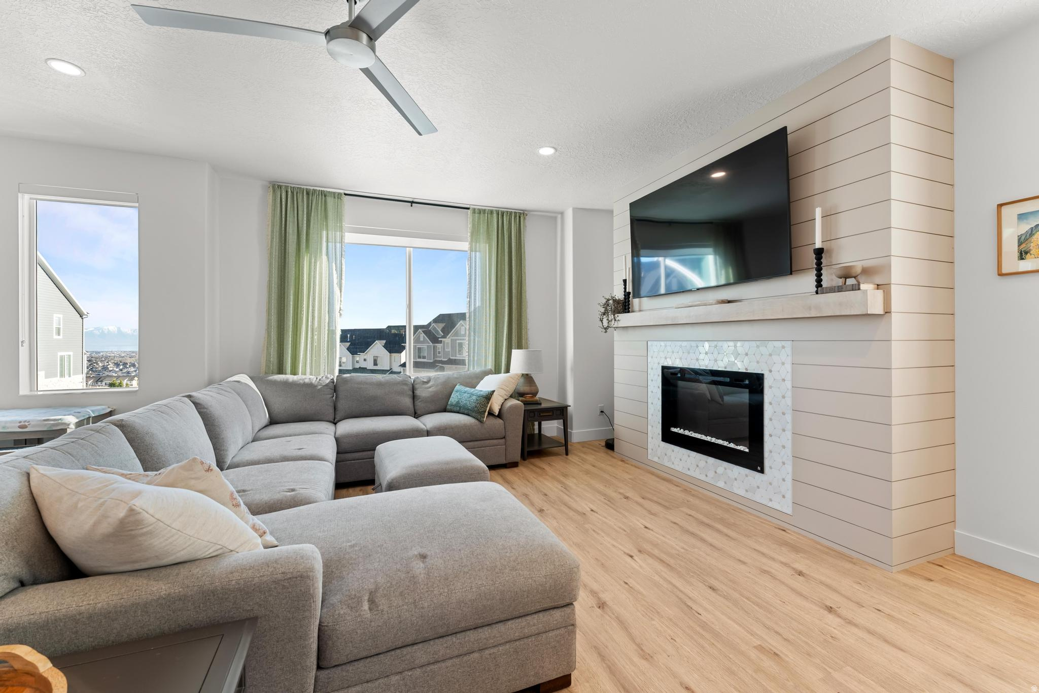 RIDGEVIEW - Residential