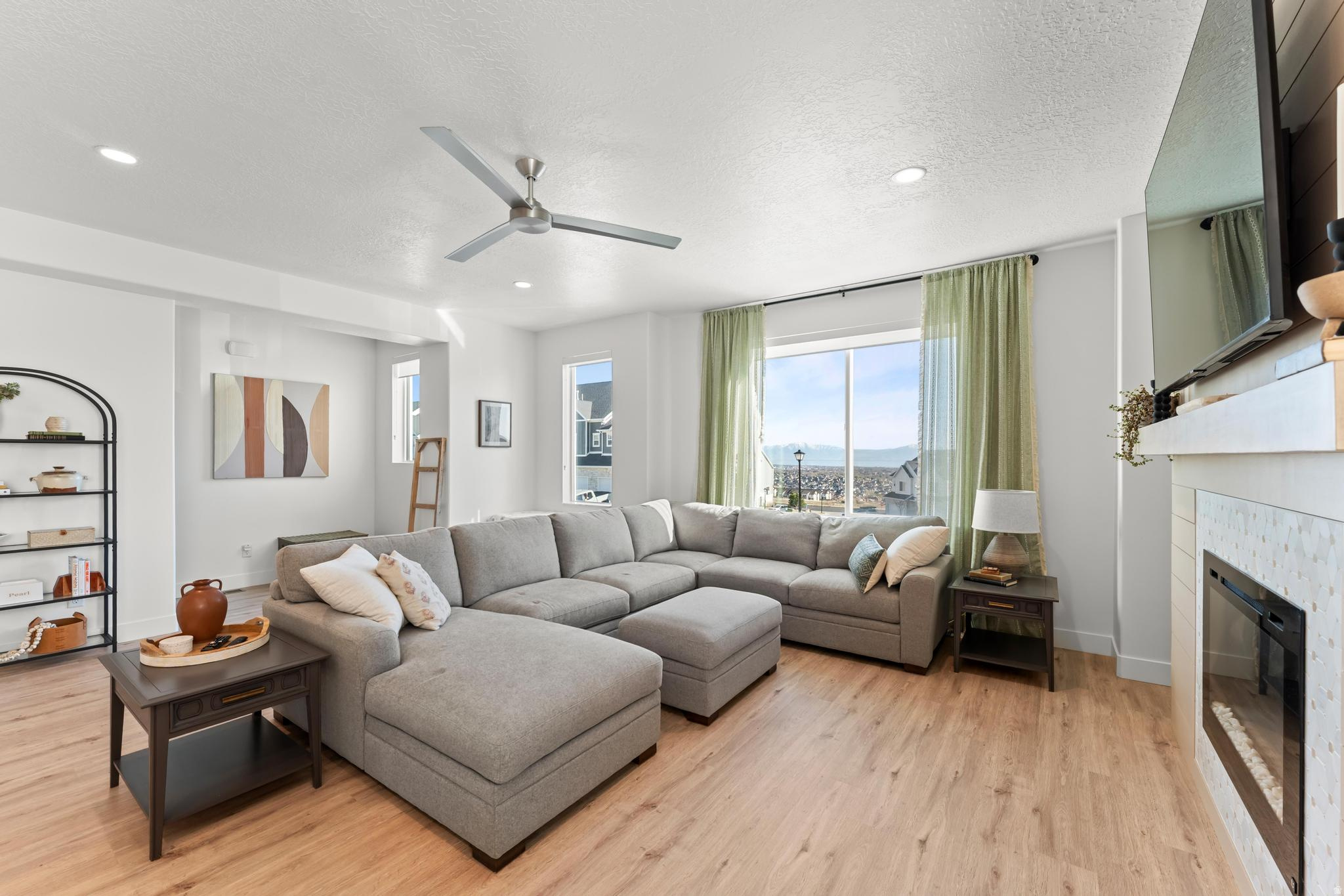 RIDGEVIEW - Residential