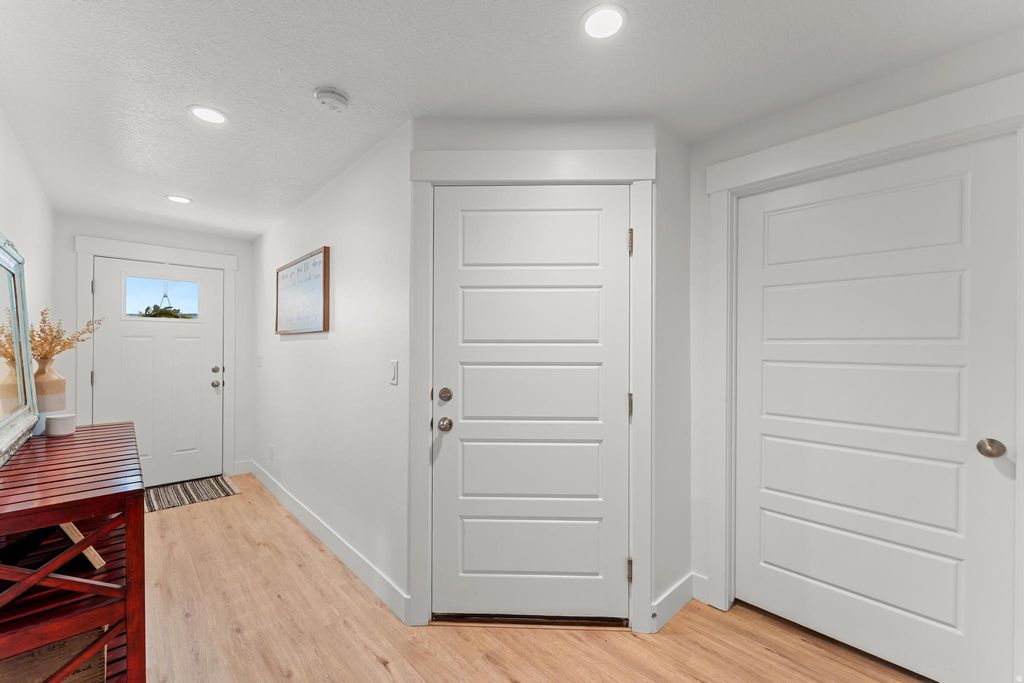 Photo of 1022 W SHADOW BROOK LN, Lehi, UT 84048 (MLS # 2147461)