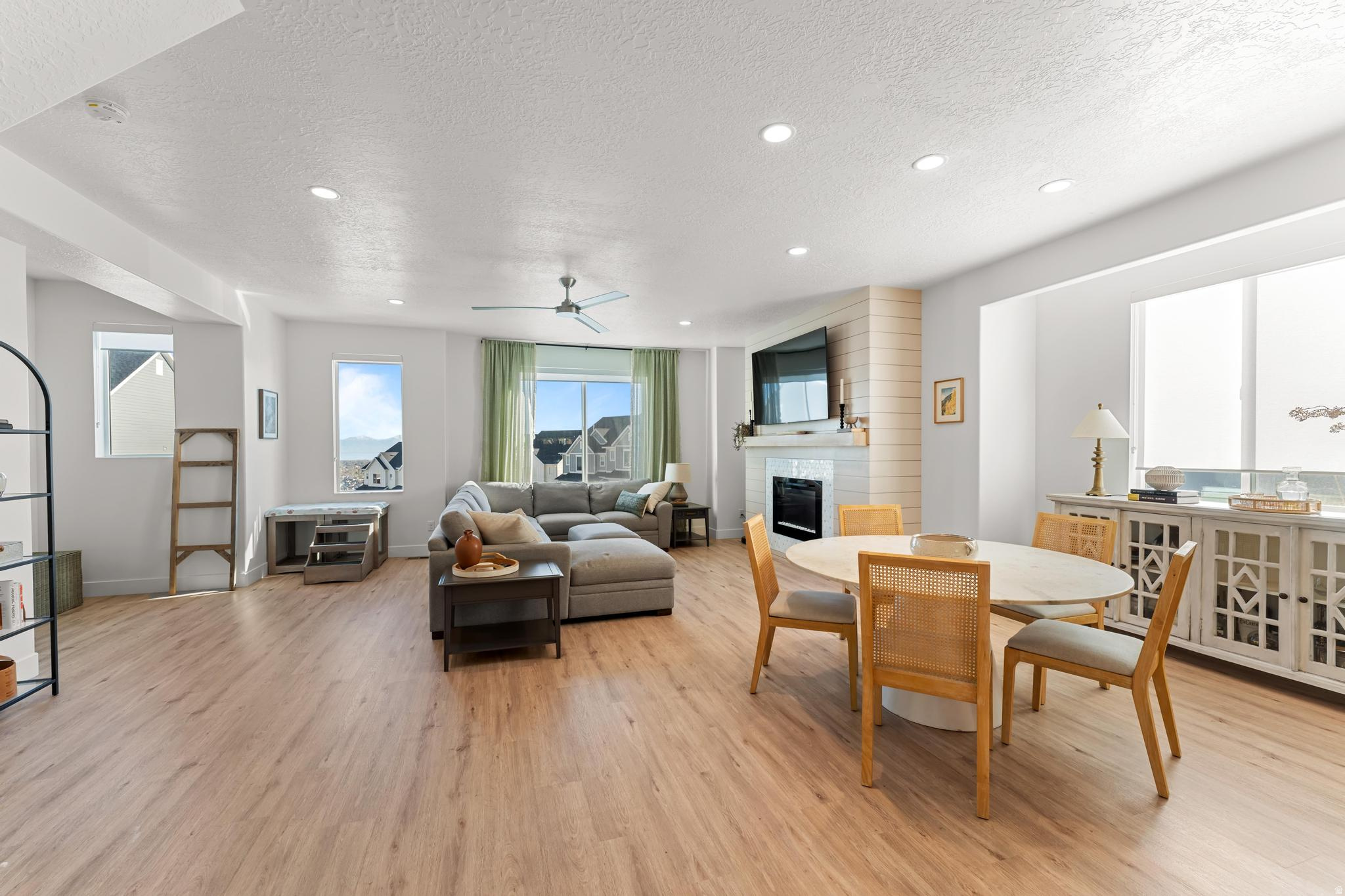 RIDGEVIEW - Residential