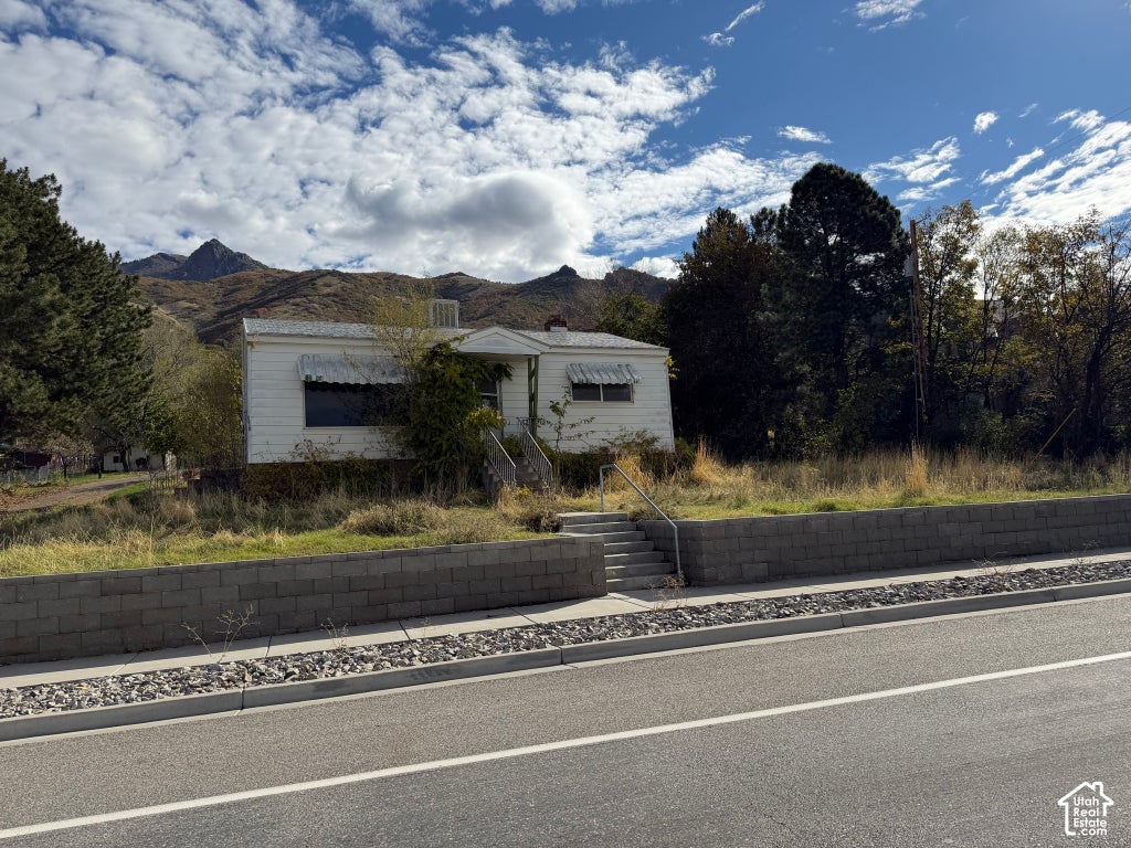 Photo of 1014 N EASTSIDE DR E, Layton, UT 84040 (MLS # 2192417)