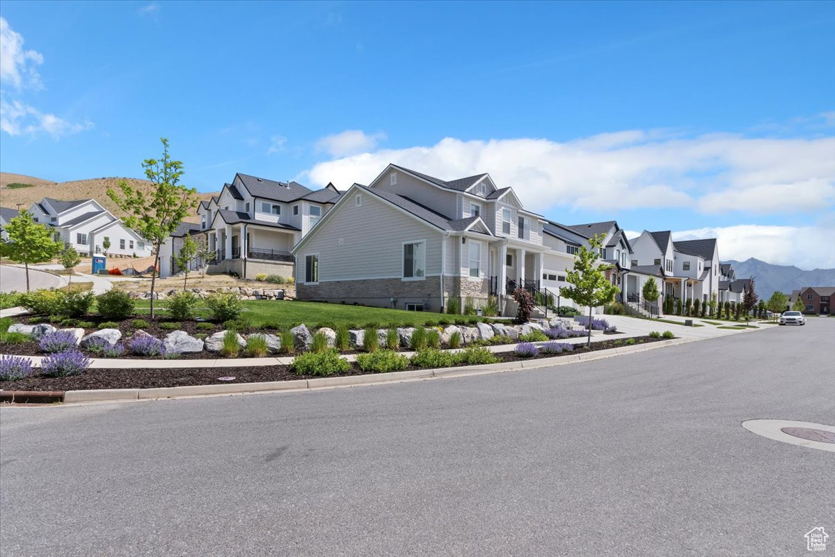 SEASONS ESTATES - Residential