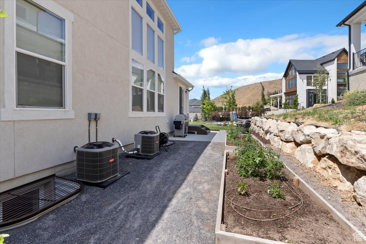 SEASONS ESTATES - Residential