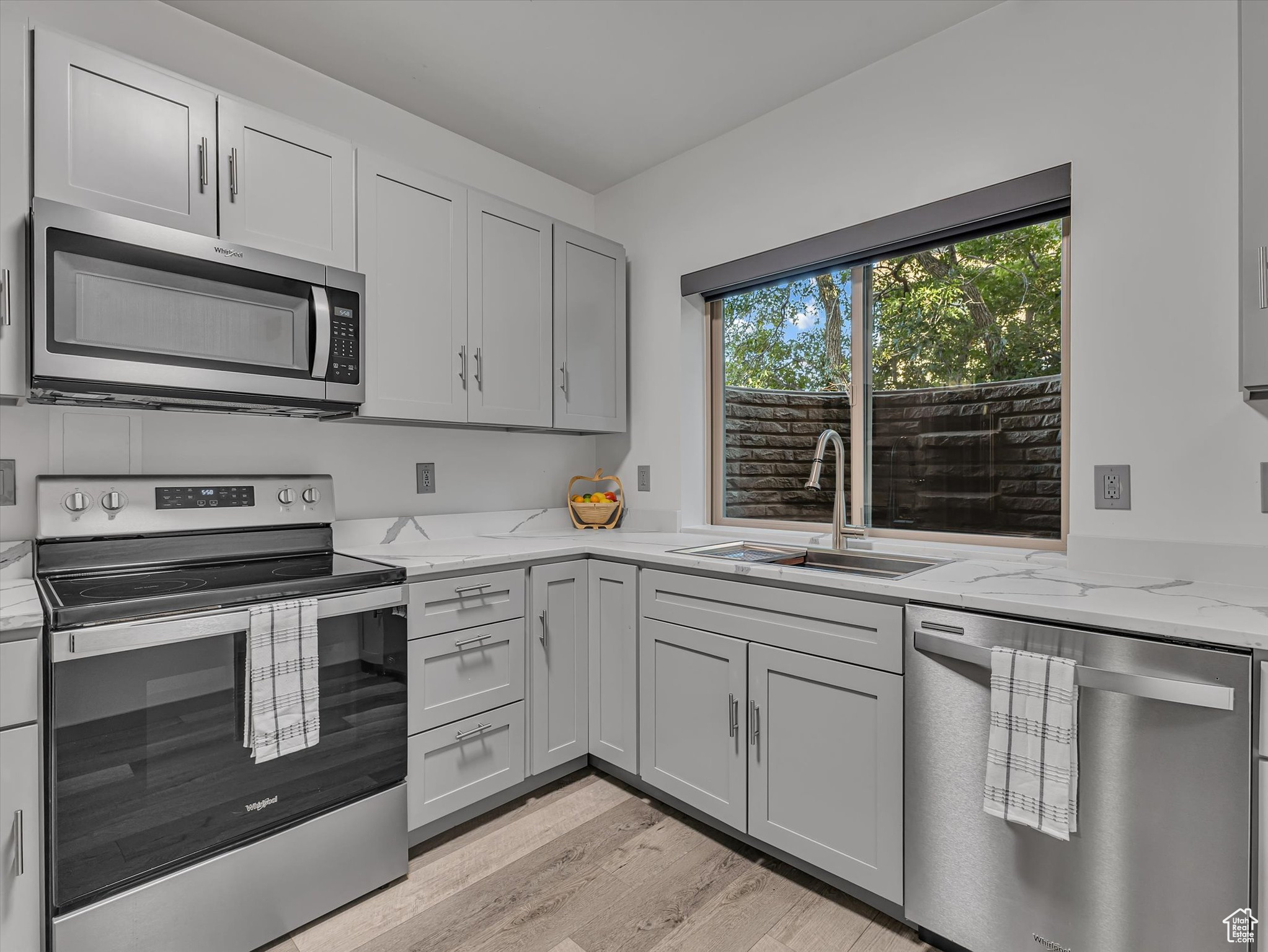 SUNCREST-THE POINTE - Residential