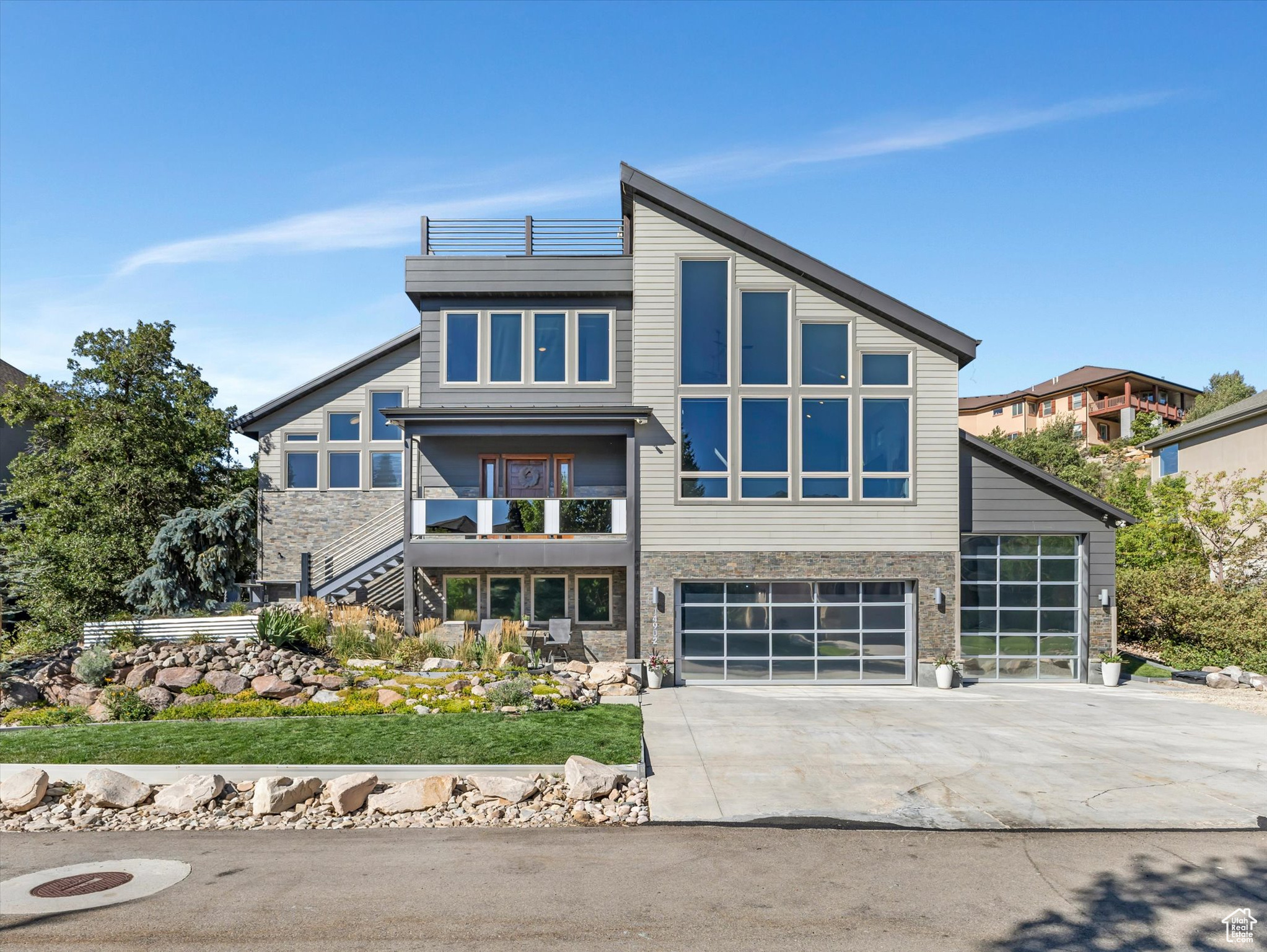SUNCREST-THE POINTE - Residential
