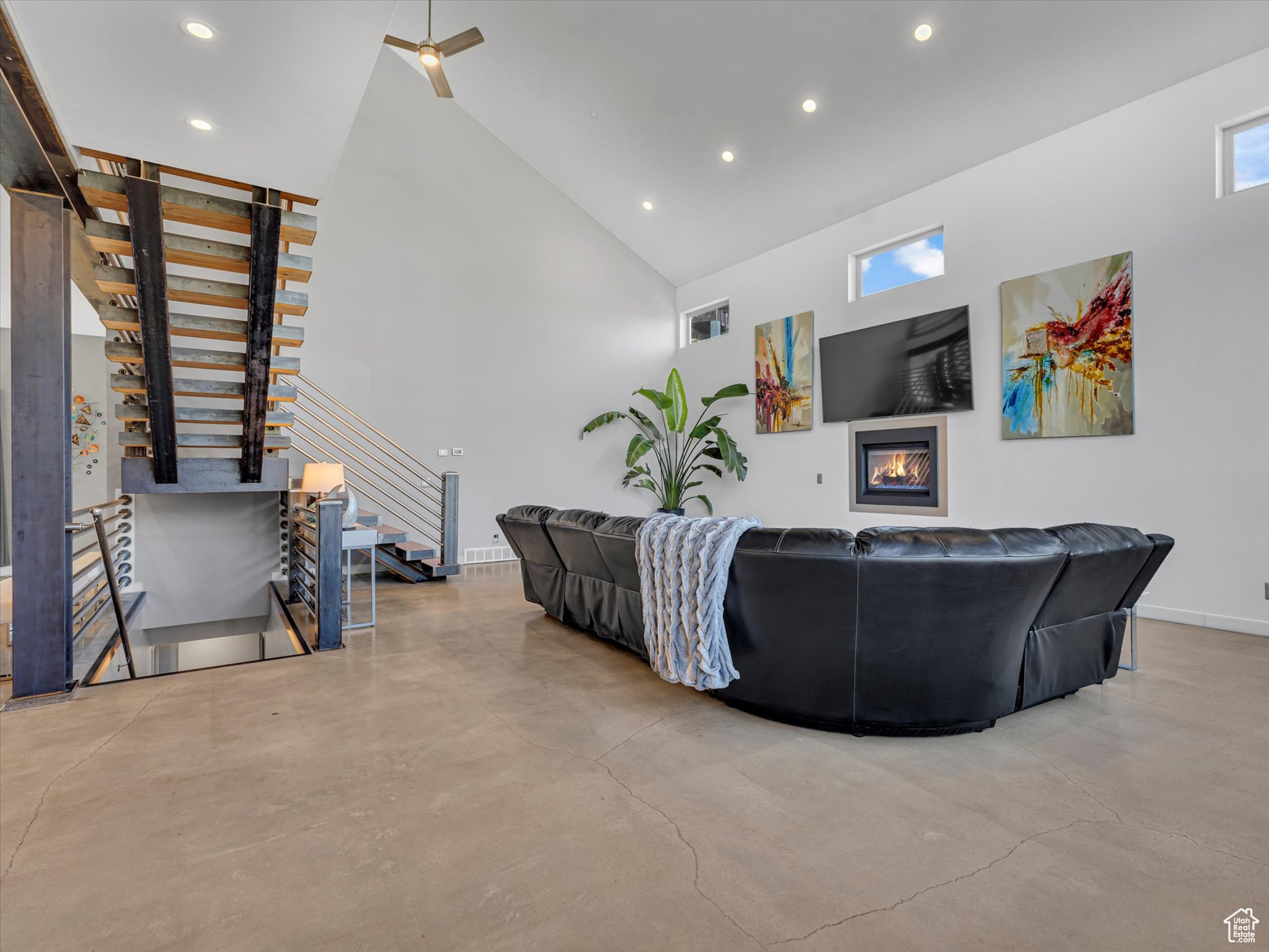 SUNCREST-THE POINTE - Residential