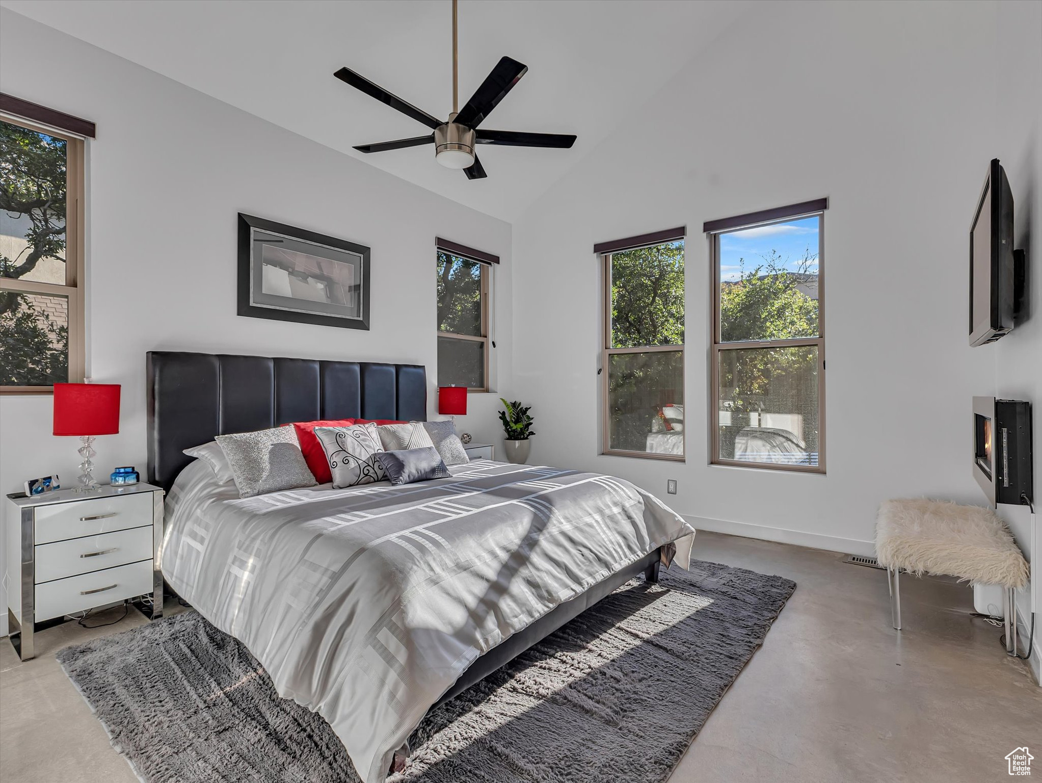 SUNCREST-THE POINTE - Residential