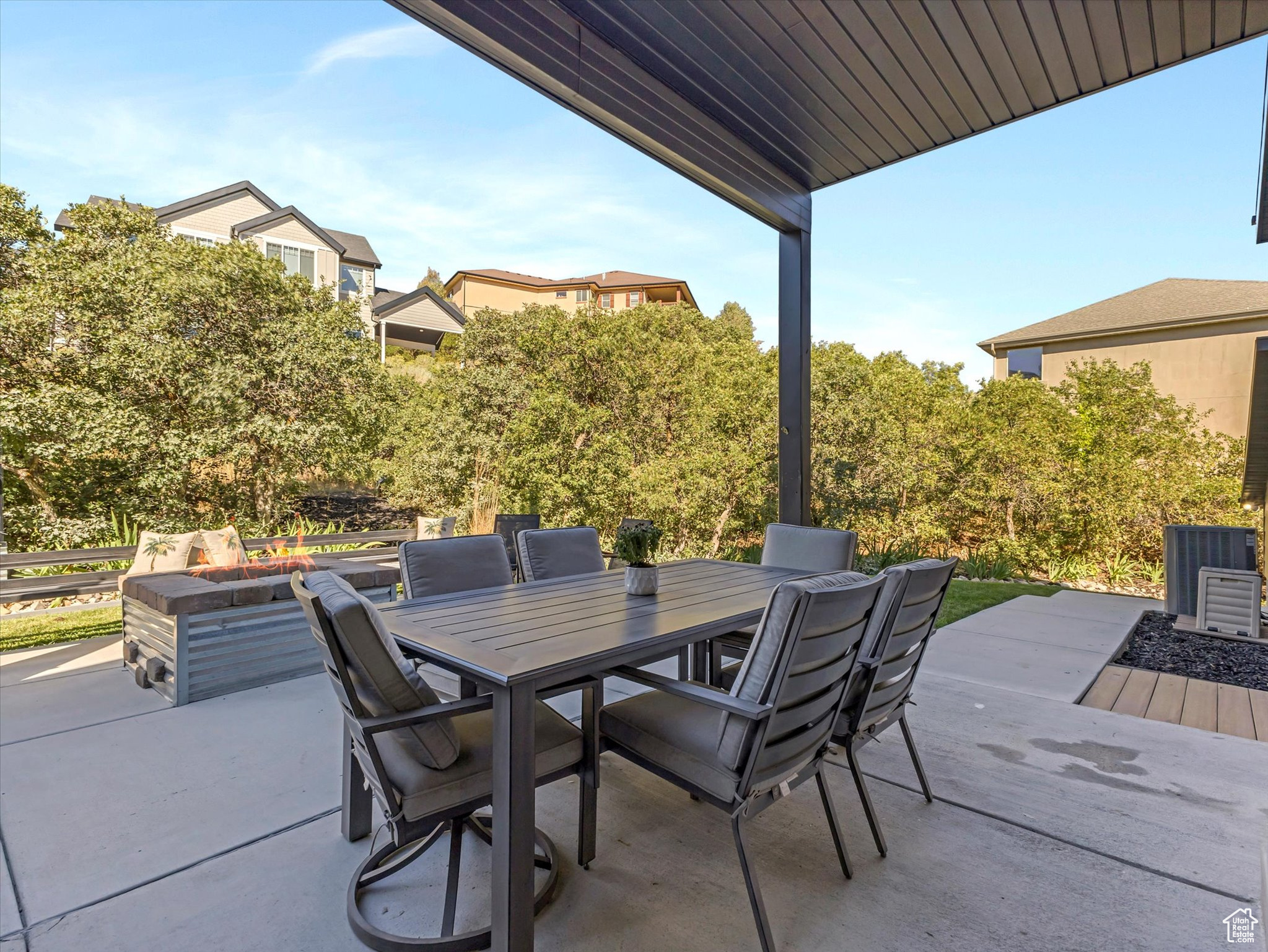 SUNCREST-THE POINTE - Residential