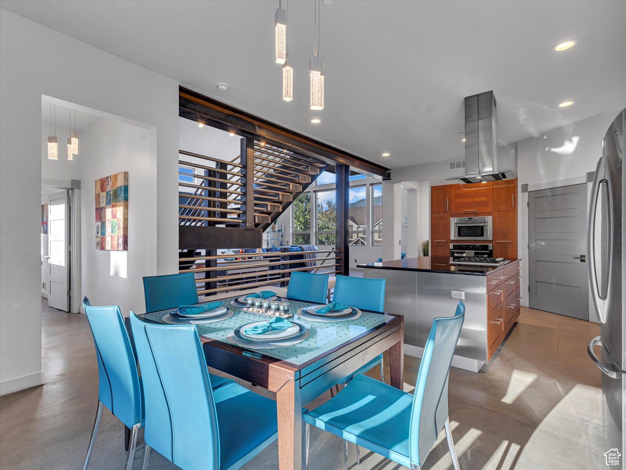SUNCREST-THE POINTE - Residential