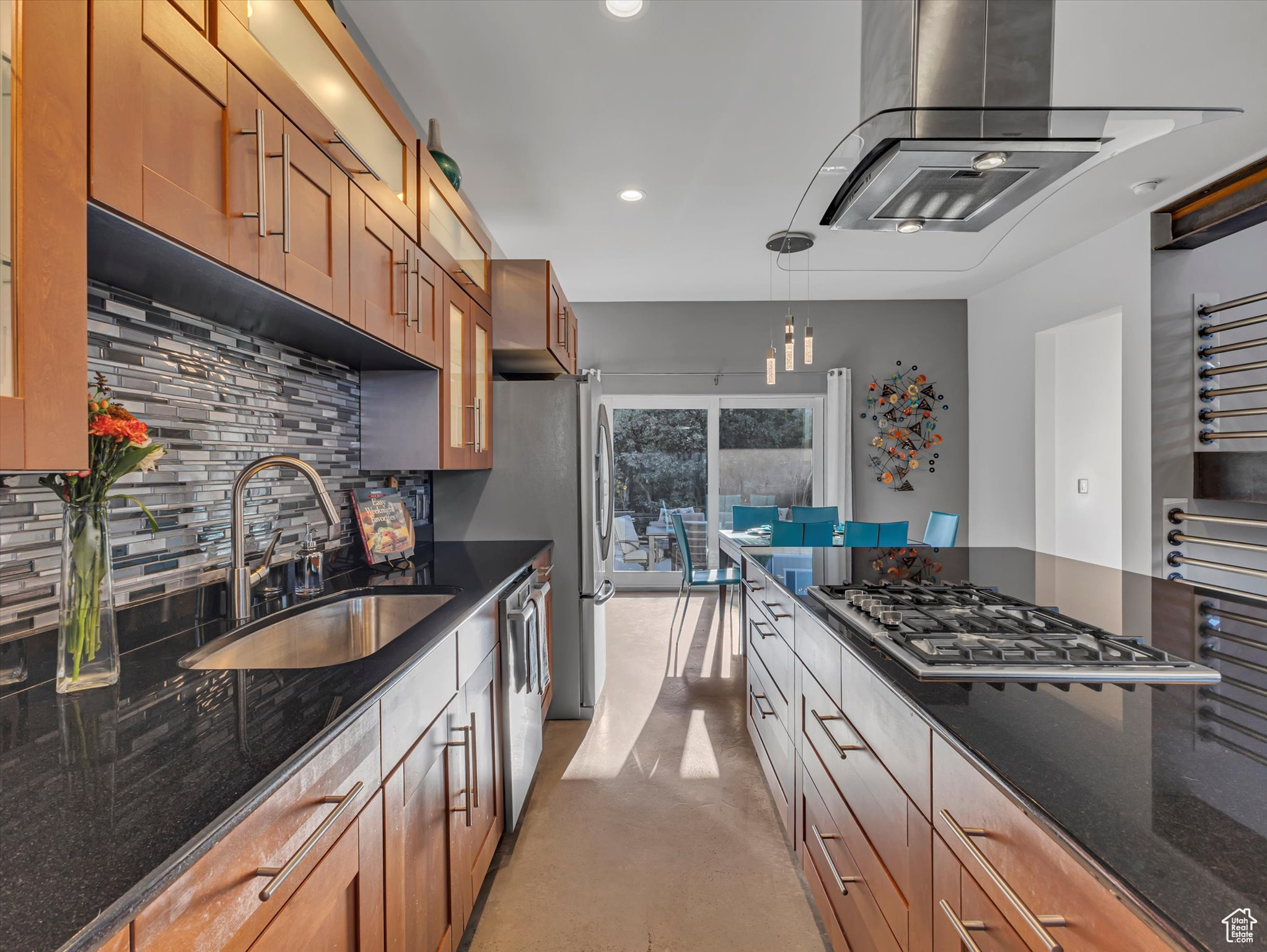 SUNCREST-THE POINTE - Residential