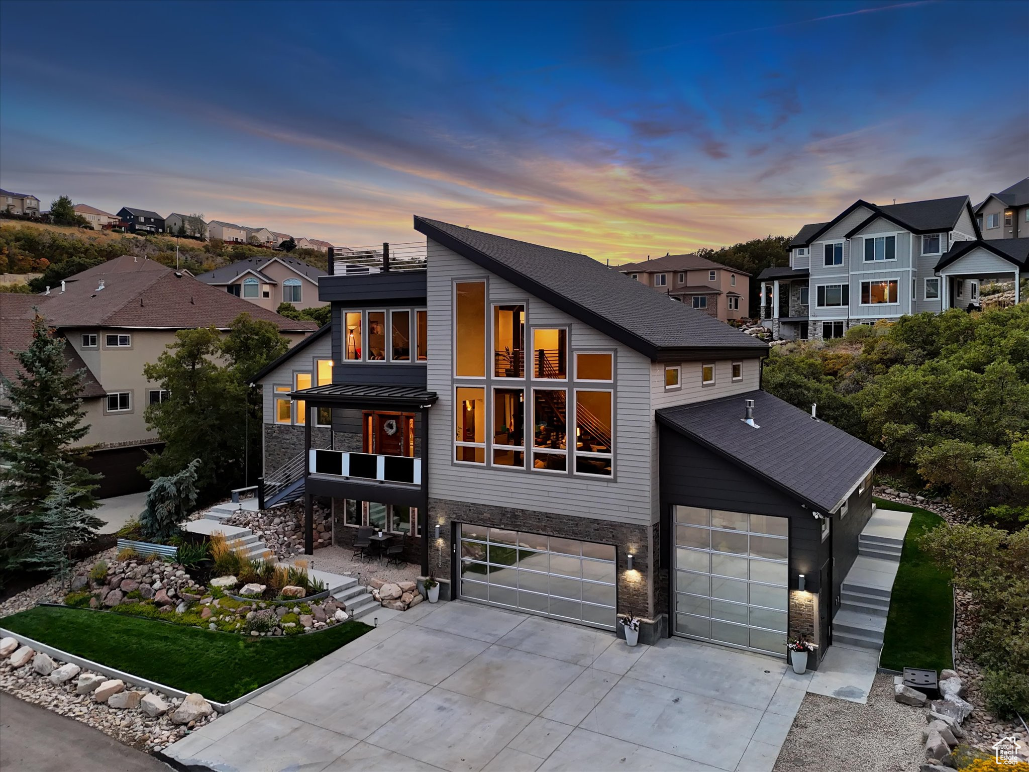 SUNCREST-THE POINTE - Residential