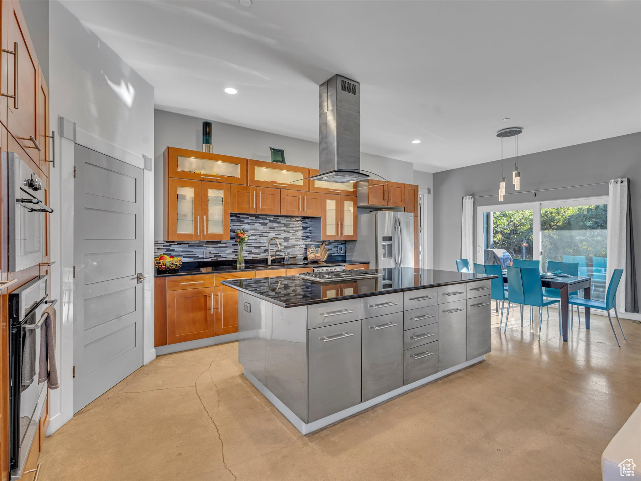 SUNCREST-THE POINTE - Residential