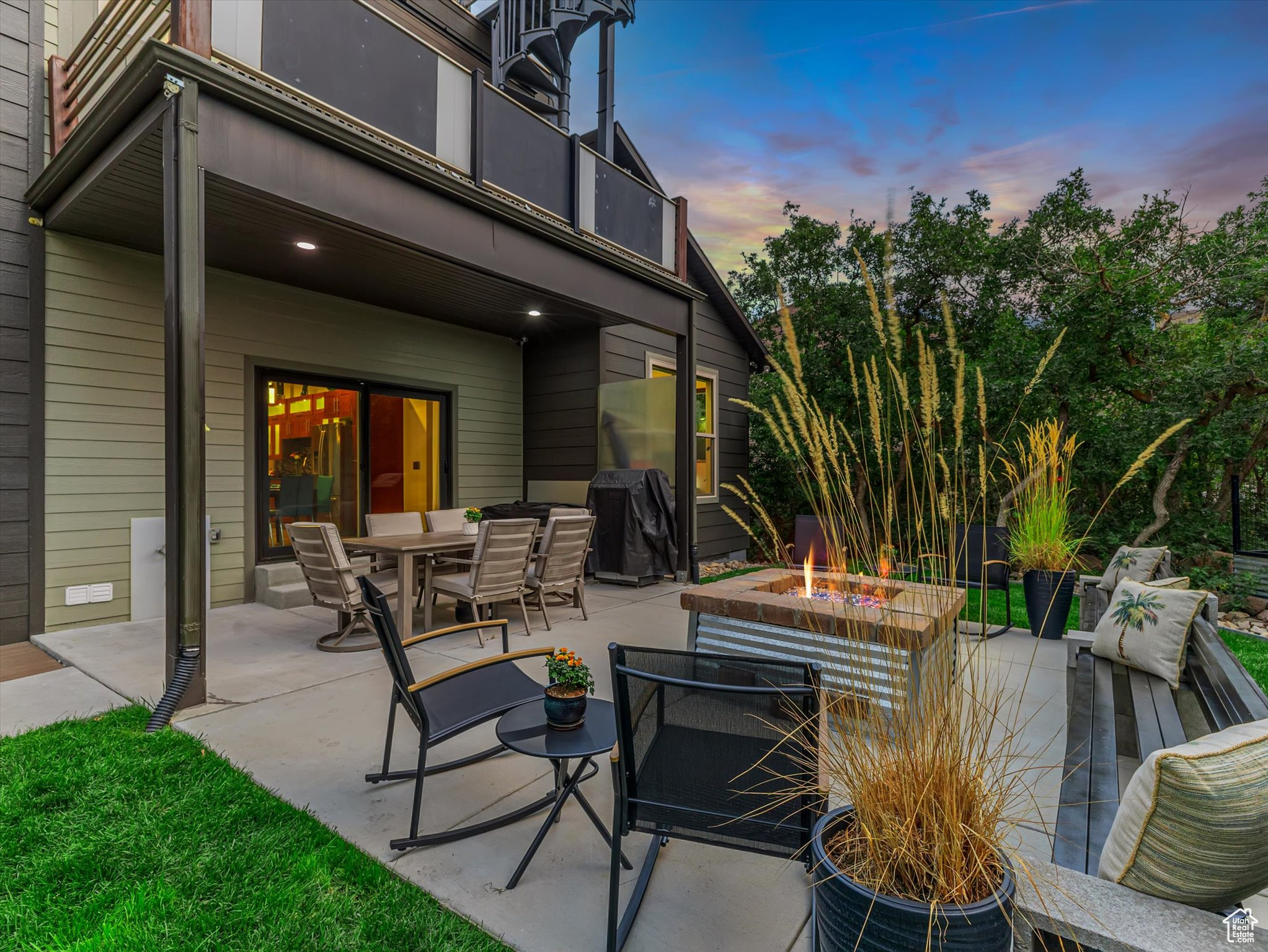 SUNCREST-THE POINTE - Residential