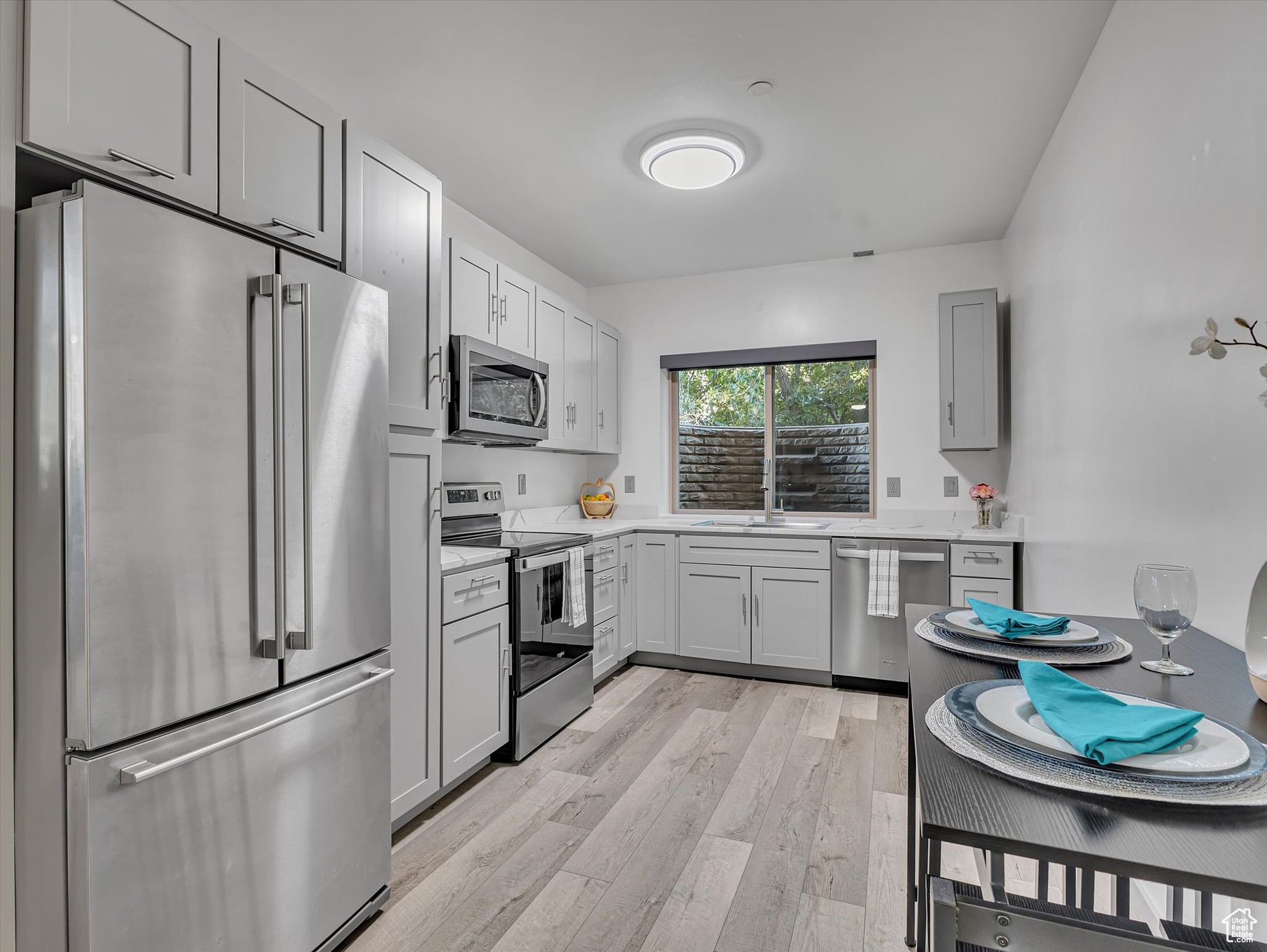 SUNCREST-THE POINTE - Residential