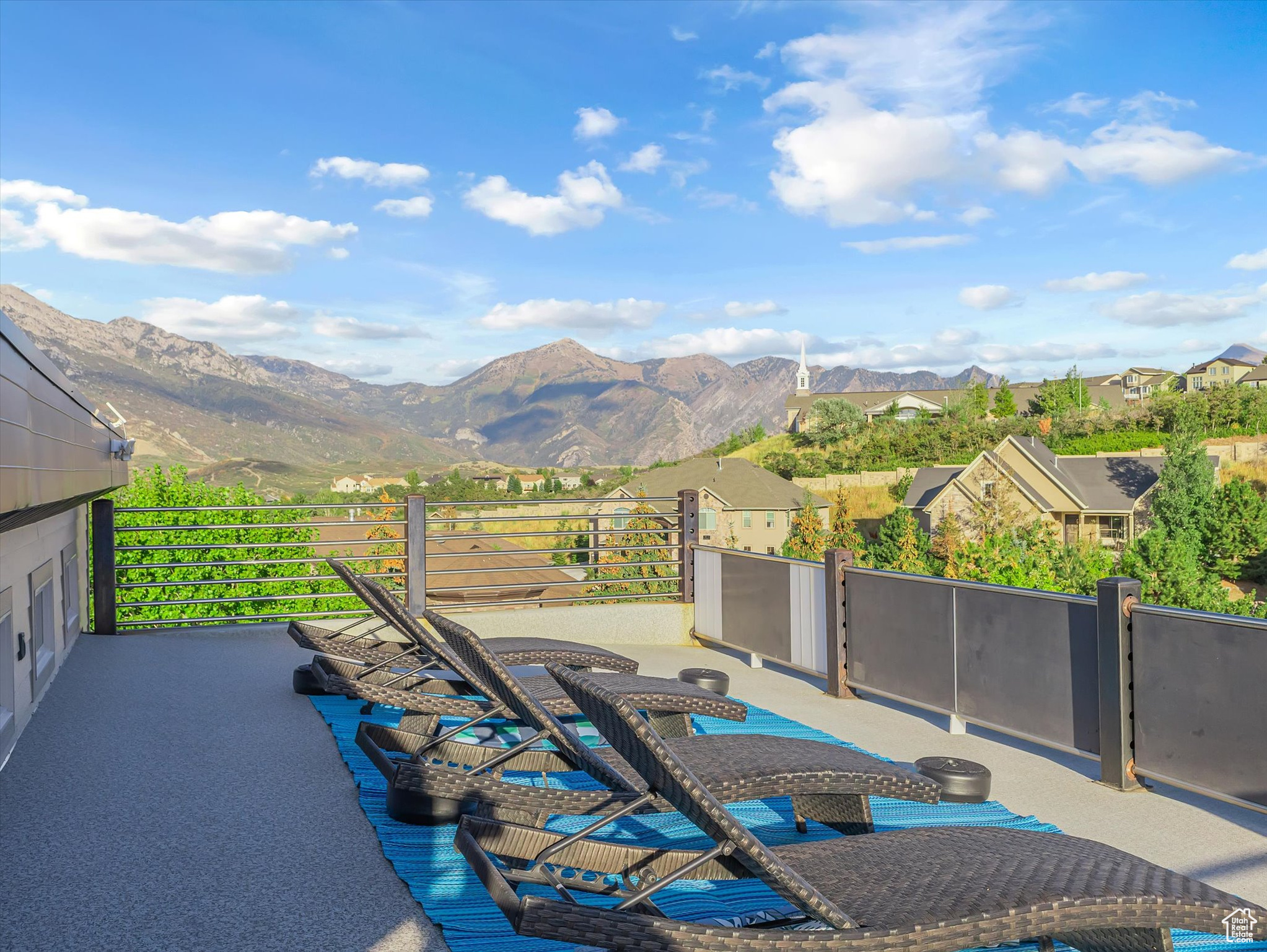 SUNCREST-THE POINTE - Residential