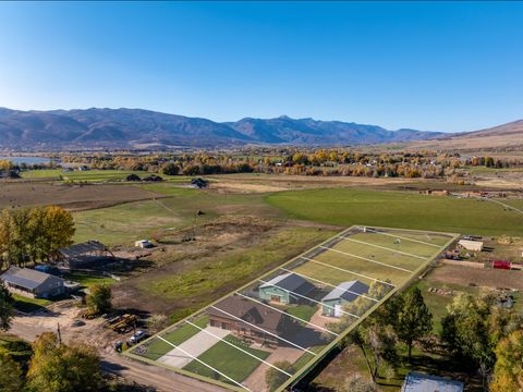 Tiny photo for 7768 E 1075 N, Huntsville, UT 84317 (MLS # 2119950)