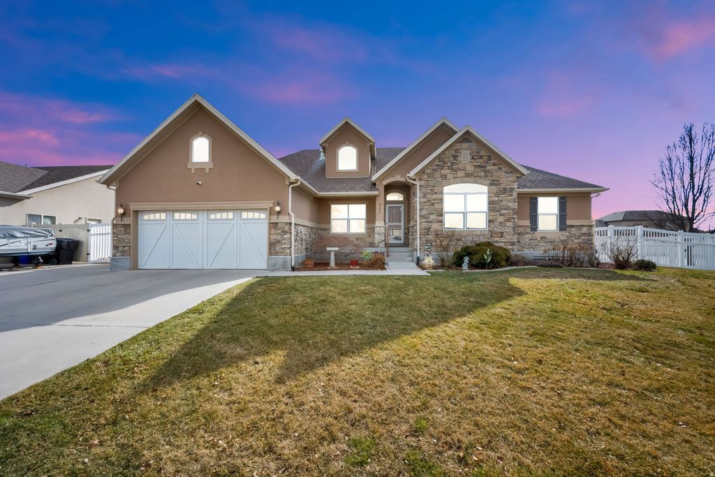 Photo of 711 W 2010 S, Syracuse, UT 84075 (MLS # 2137543)