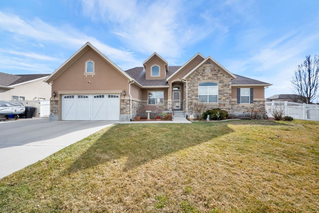 Photo of 711 W 2010 S, Syracuse, UT 84075 (MLS # 2137543)