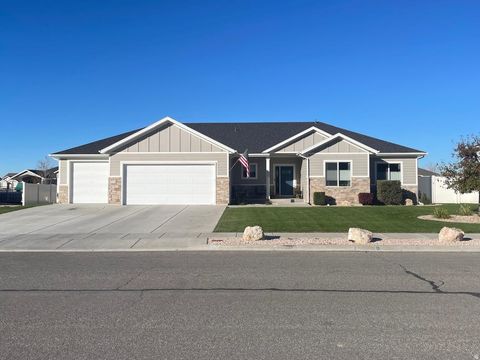 Photo of 1335 N 200 E, Harrisville, UT 84404 (MLS # 2120033) Photo of 1335 N 200 E, Harrisville, UT 84404 (MLS # 2120033)