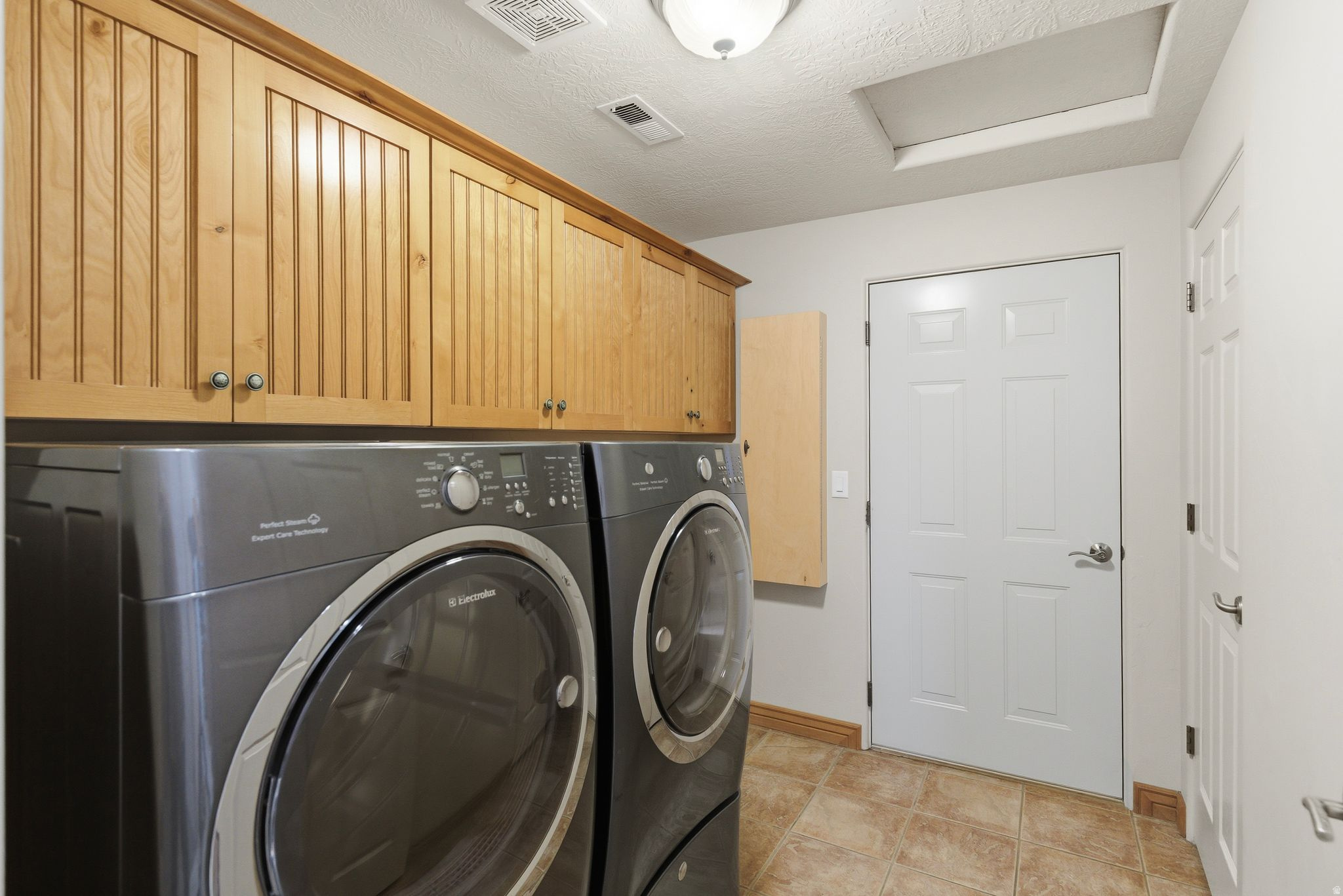 MEADOW LANE EST - Residential