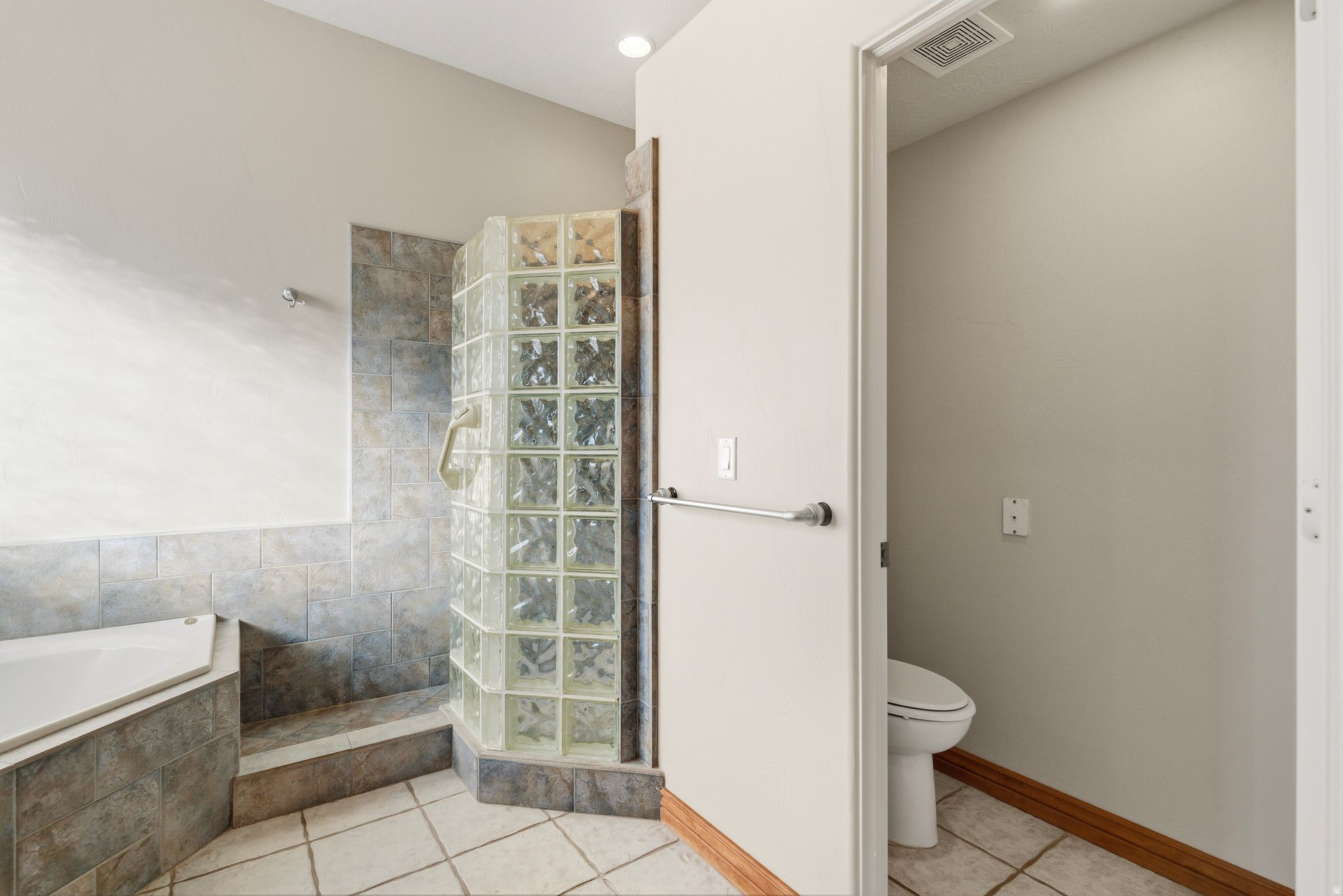 MEADOW LANE EST - Residential