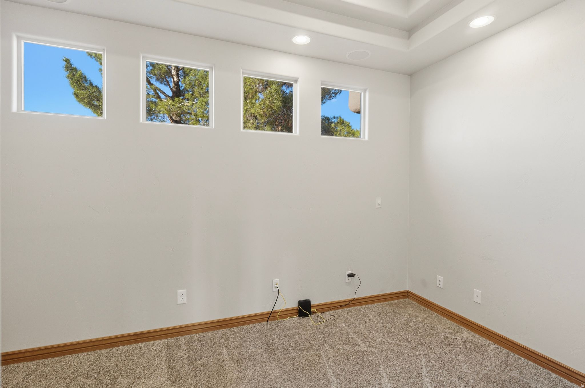 MEADOW LANE EST - Residential