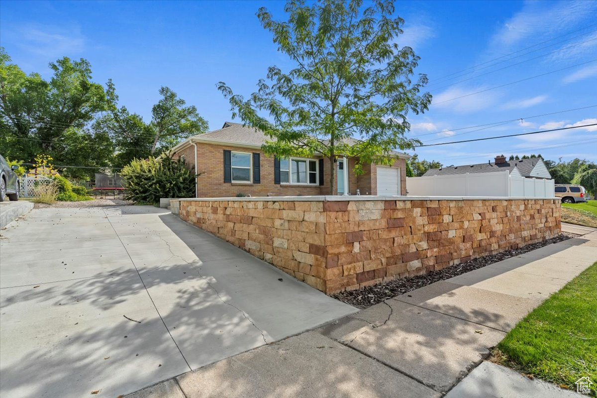CRESTHOMES ADDITION - Residential