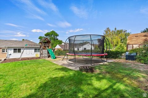 Tiny photo for 400 N 100 E, Kaysville, UT 84037 (MLS # 2109645)