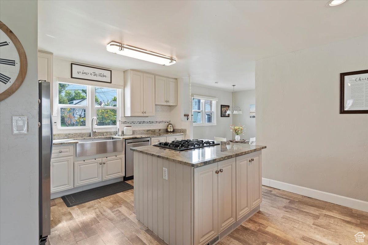 CRESTHOMES ADDITION - Residential