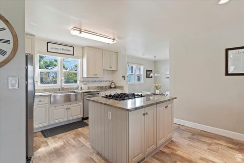 Tiny photo for 400 N 100 E, Kaysville, UT 84037 (MLS # 2109645)