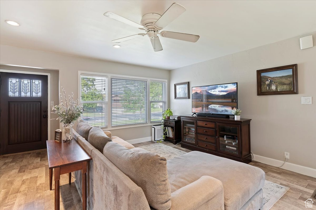 CRESTHOMES ADDITION - Residential