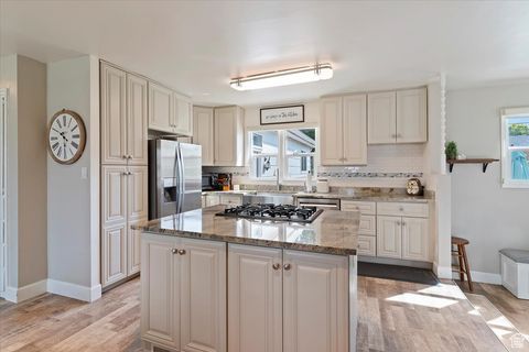 Tiny photo for 400 N 100 E, Kaysville, UT 84037 (MLS # 2109645)