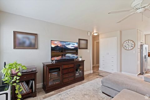 Tiny photo for 400 N 100 E, Kaysville, UT 84037 (MLS # 2109645)