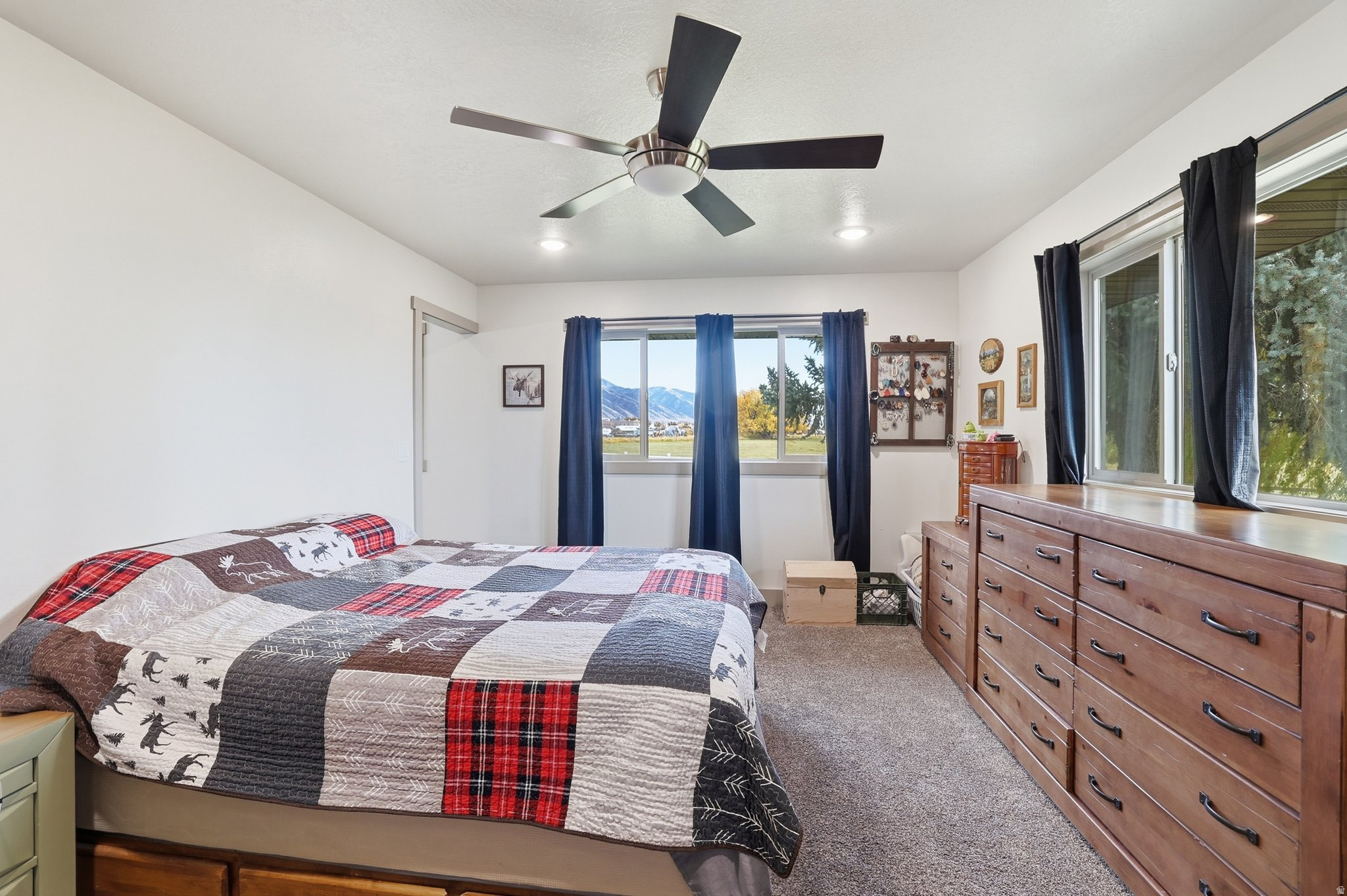 ECONTAINING 1.22 ACR - Residential