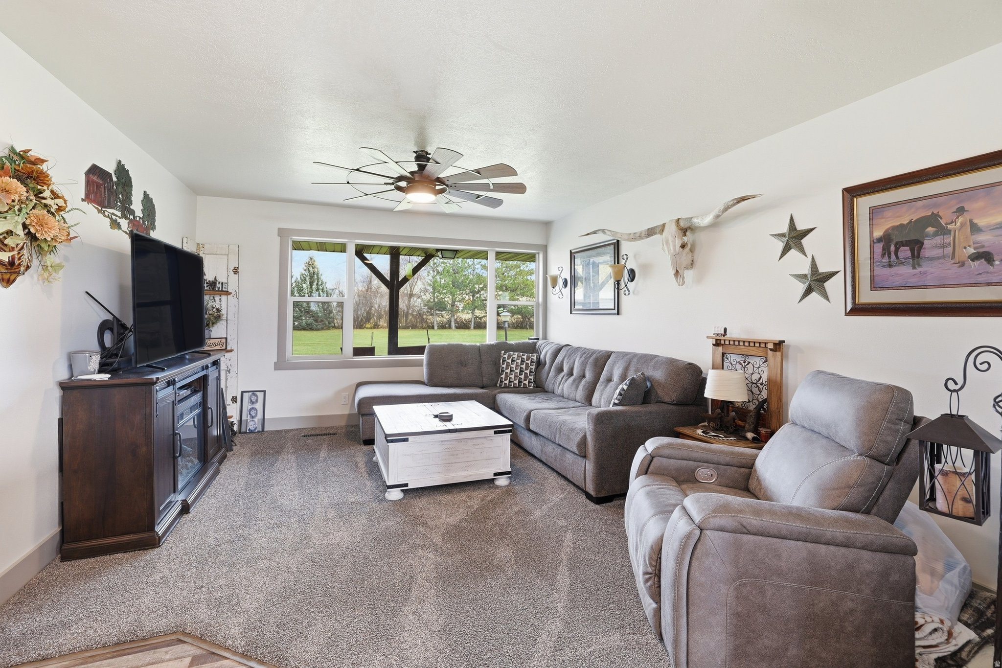 ECONTAINING 1.22 ACR - Residential