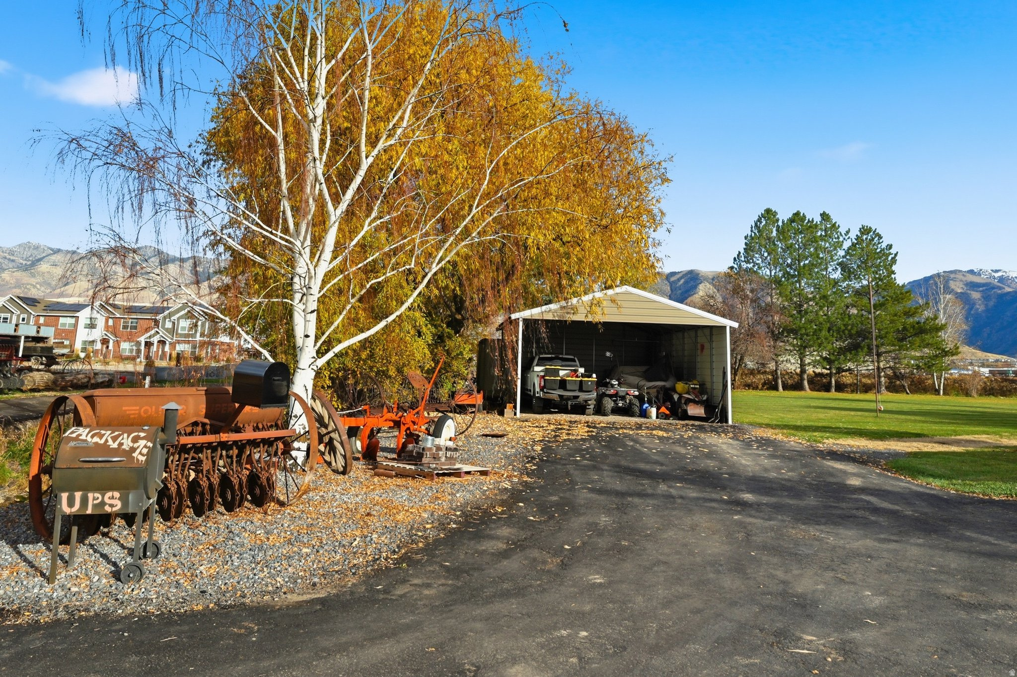 ECONTAINING 1.22 ACR - Residential