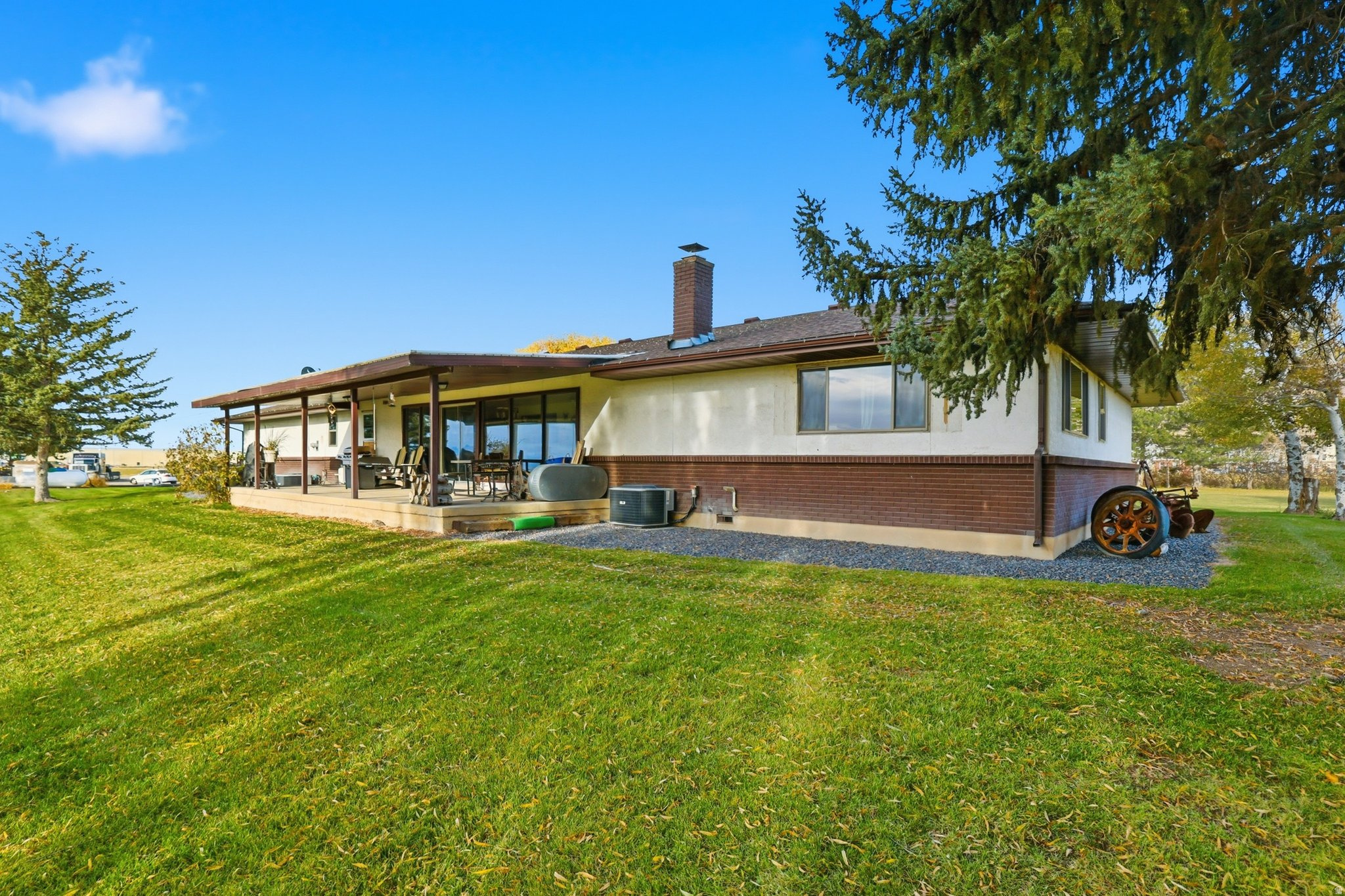 ECONTAINING 1.22 ACR - Residential