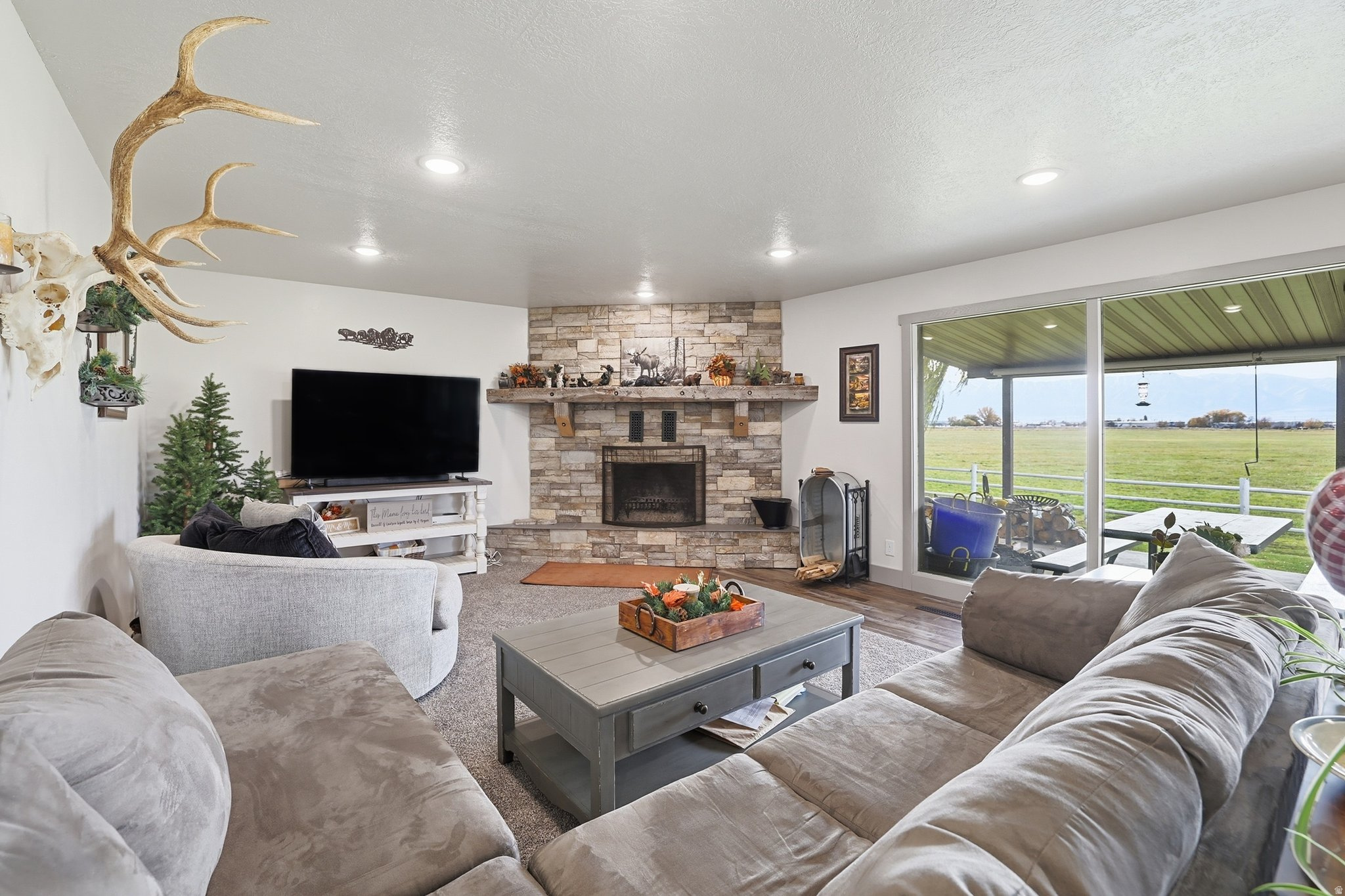 ECONTAINING 1.22 ACR - Residential