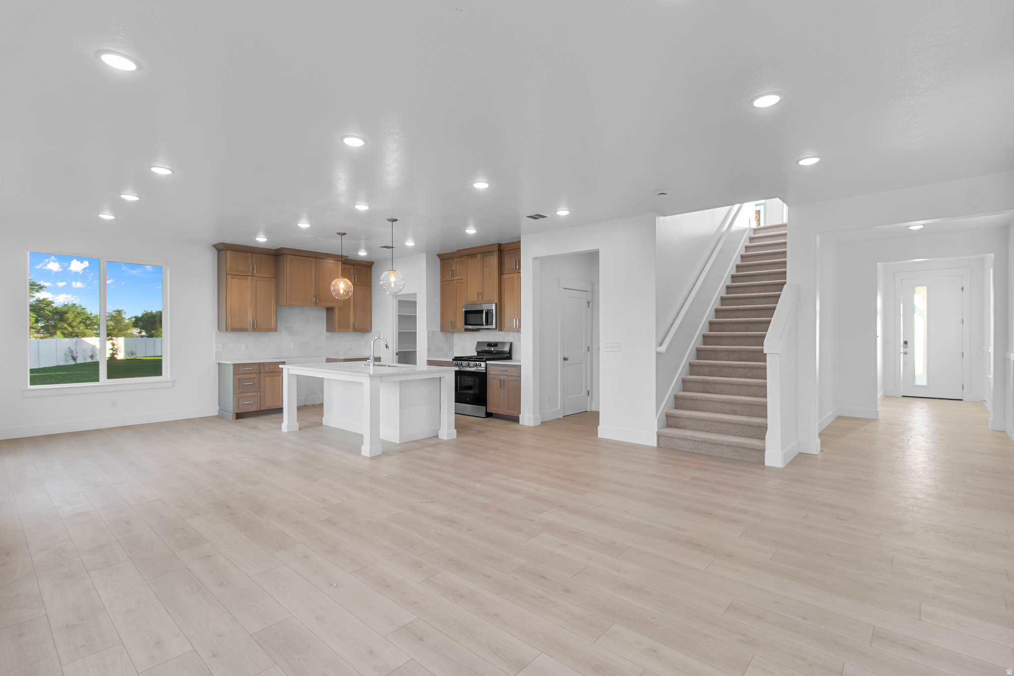 ENVISION ESTATES - Residential