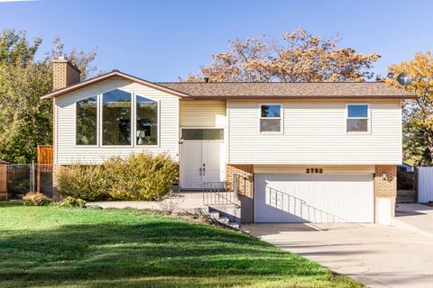 Photo of 2752 W BERWICK PL, West Valley City, UT 84119 (MLS # 2120045) Photo of 2752 W BERWICK PL, West Valley City, UT 84119 (MLS # 2120045)