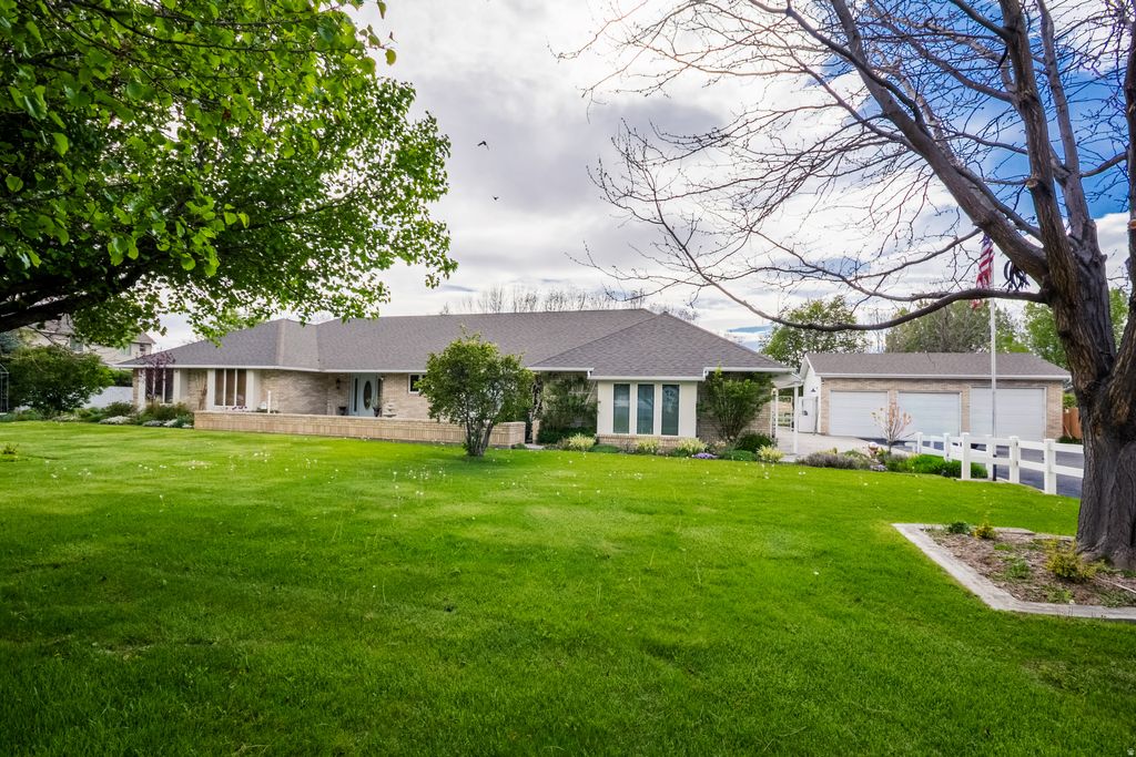 Photo of 820 S 500 W, Vernal, UT 84078 (MLS # 2156280)