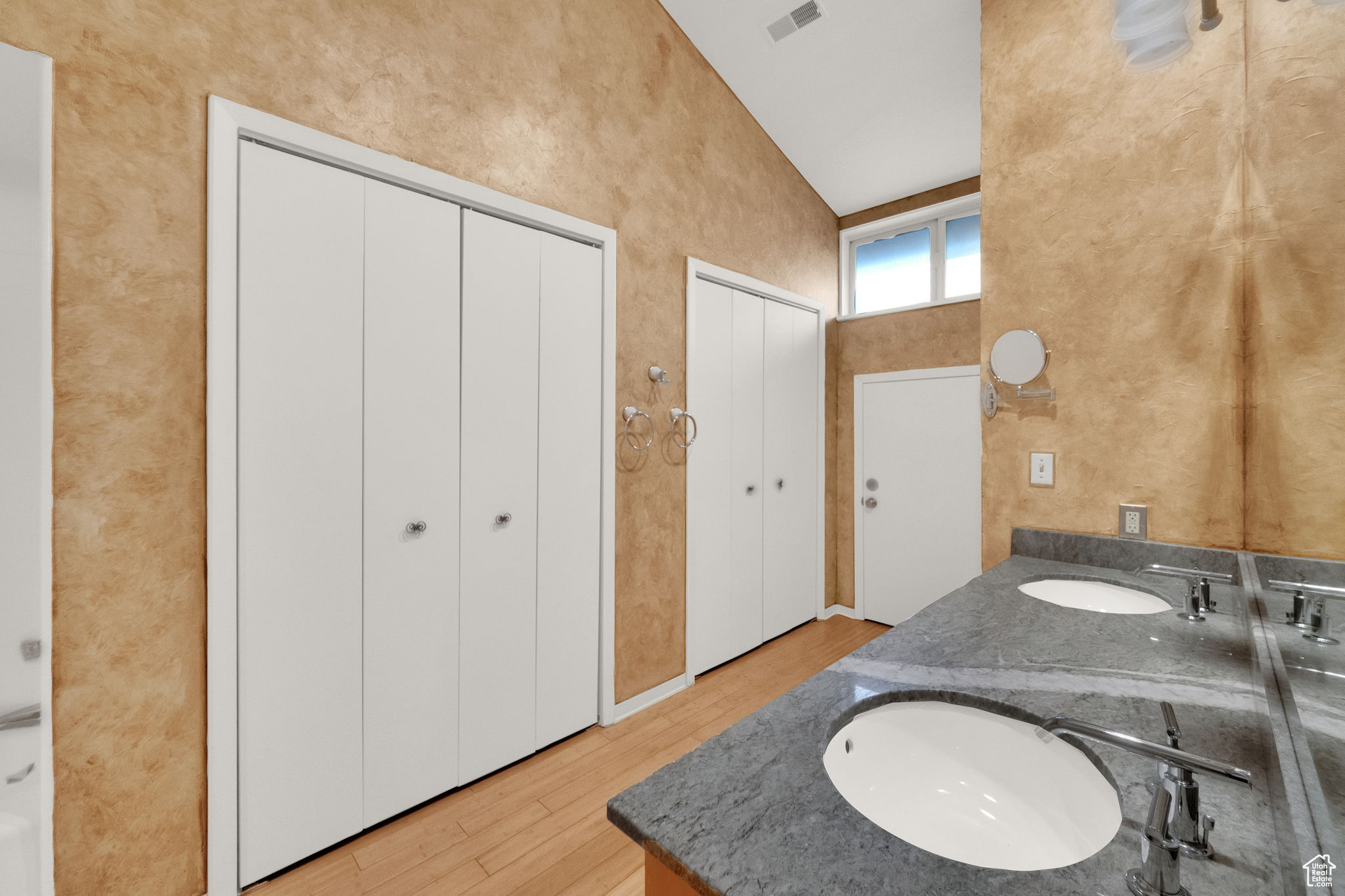 OAKWOOD GARDENS - Residential