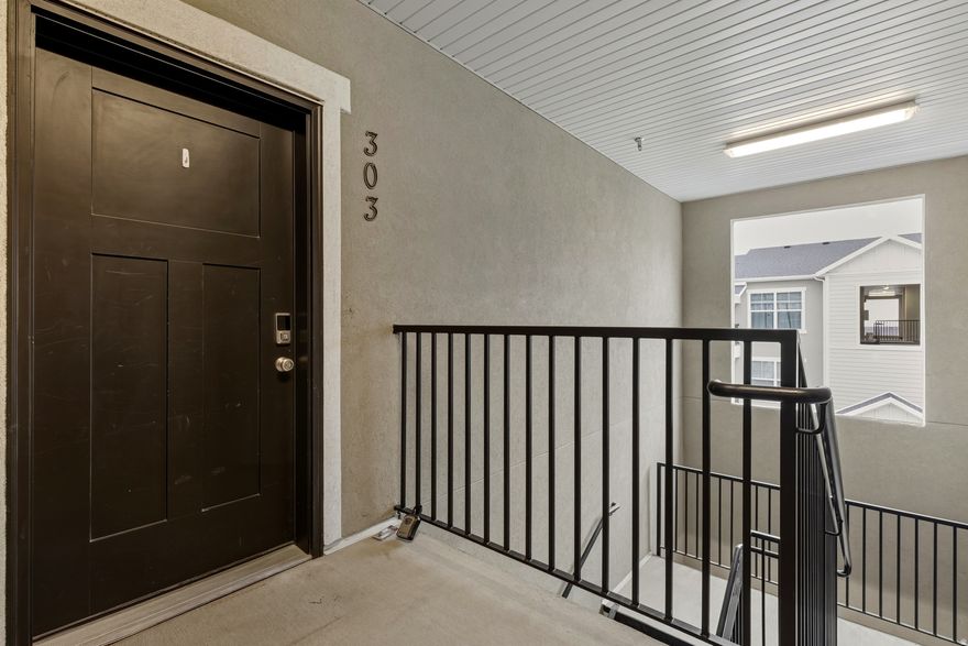 This condo is in like-new condition.  Featuring 3 bedrooms and 2 bathrooms with vaulted ceilings and quartz countertops. Situated in an active community with a pool, clubhouse, basketball court, and playground. Enjoy access to the Juniper Canyon Trailhead with bike paths and picnic areas, plus the convenience of being within walking distance to Lee's grocery store and nearby local shops. Mountain View Village is just minutes away, offering a wide variety of dining, shopping, and entertainment options.  Owner agent