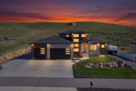 Photo of 2313 E PATRIOT DR, Eagle Mountain, UT 84005 (MLS # 2142699)