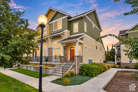 Townhouse For Sale - 1058 E Garden Bend Pl<br/> Sandy, UT 84094
