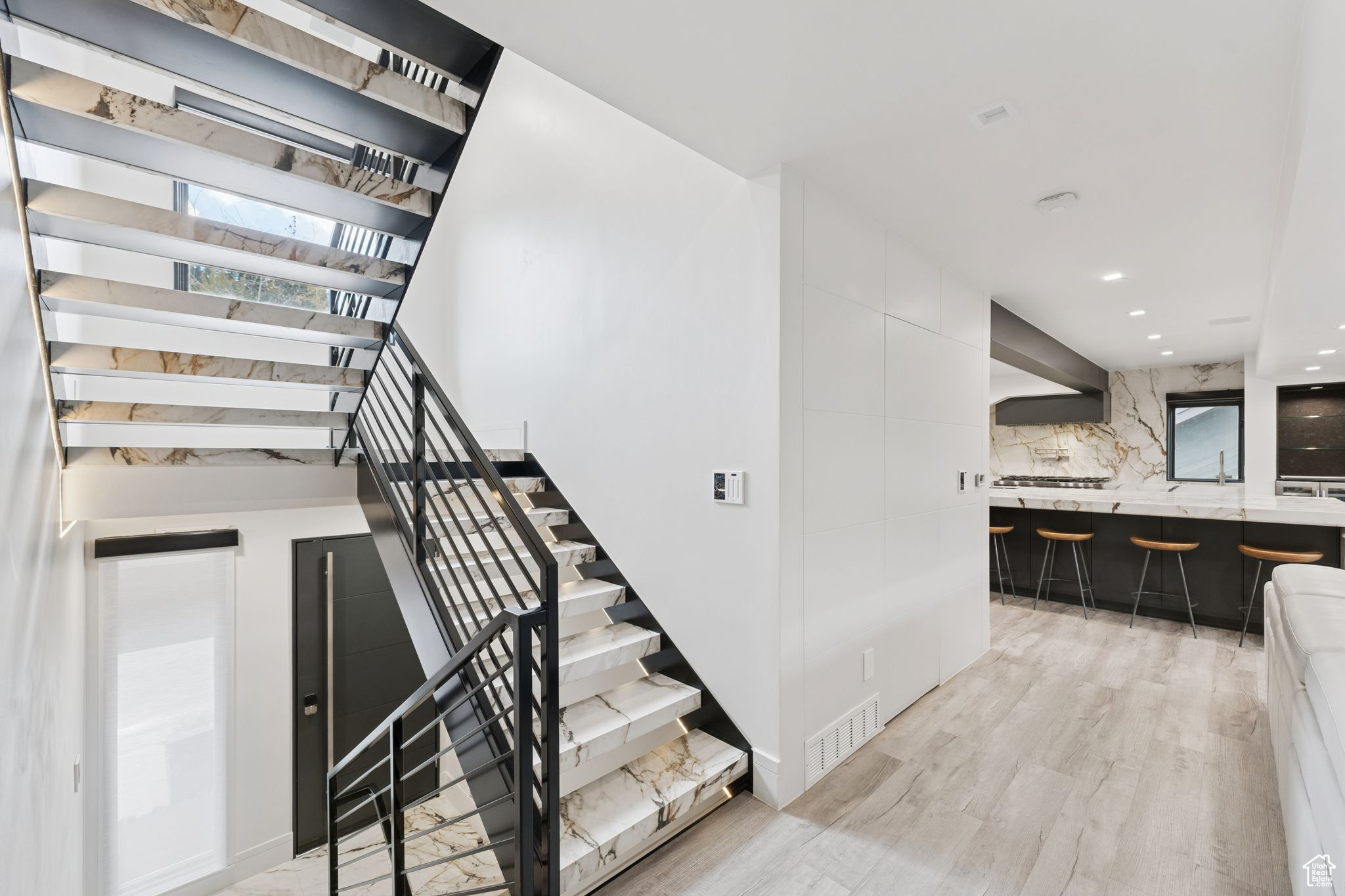 LAKESIDE AT DEER VALLEY - Residential