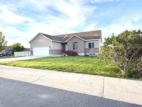 Photo of 206 W 4130 S, Vernal, UT 84078 (MLS # 2123370)