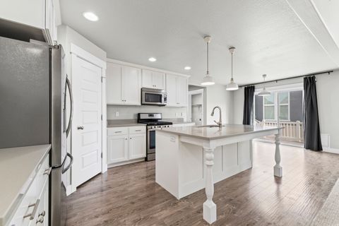 Tiny photo for 943 S 2150 W, Orem, UT 84058 (MLS # 2132570)